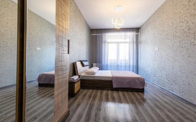 Apartment on Saakadze Square