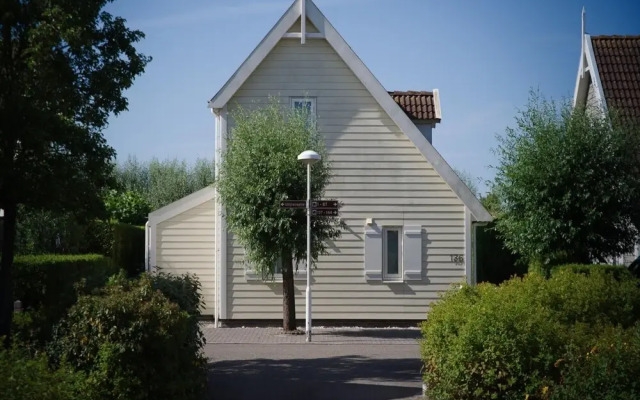 Zeeland Retreat; Sauna and Seaside Charm