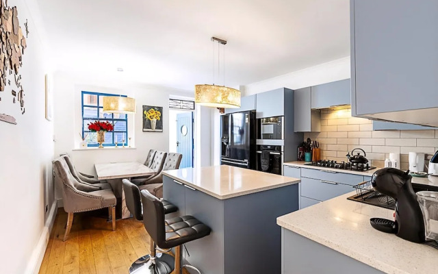 Spacious 4-bed House Near Liverpool St