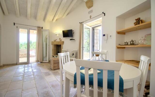 Minerva, Luxe Stone House