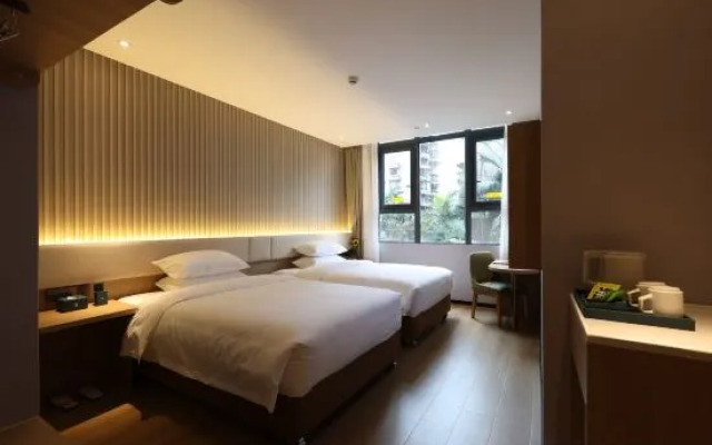 IU Hotel (Chongqing Jiangbei Yujia Wharf)