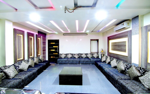 OYO 2811 Hotel Meera