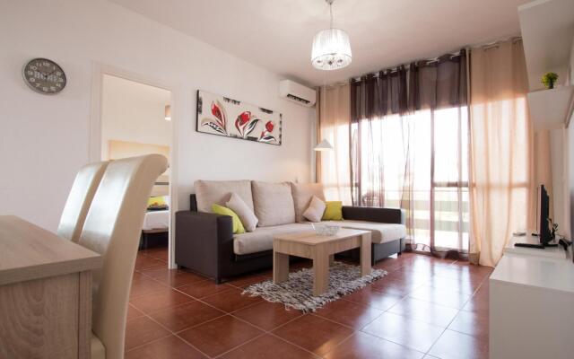 Holidays2Torremolinos Apartamento de 3 dormitorios con terraza y piscina comunitaria