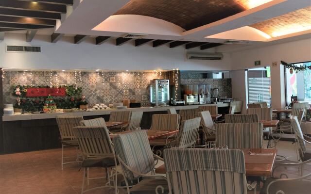 Oceanfront Condo at Voted Best Cancun Sandy Beach