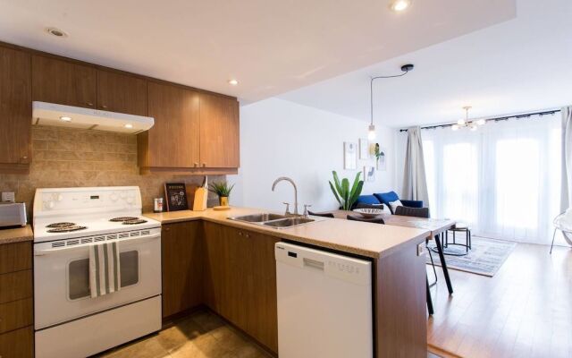 Fresh & Styled 2 Bedroom Apt in Mile End