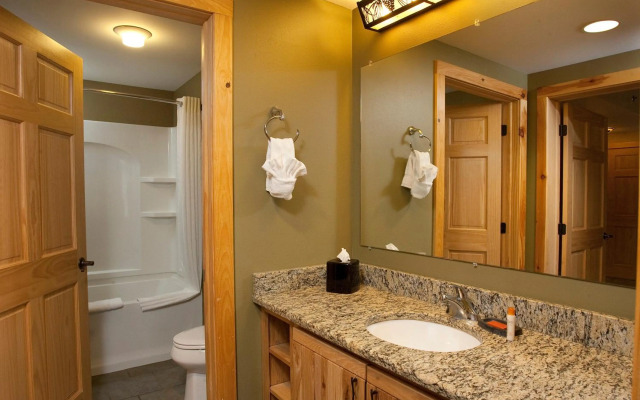 Hope Lake Lodge & Indoor Waterpark