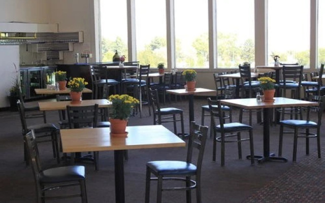 Hilltop House Hotel And Conference