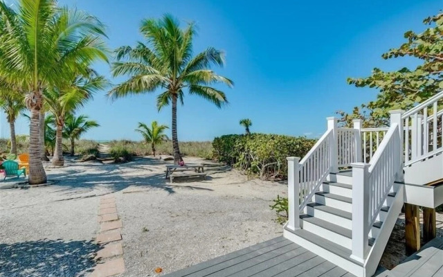 Turtleback 11 3 Bedroom Villa by RedAwning