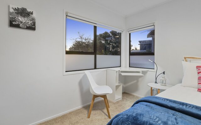 Spacious Family Home - Backyard-Mt-Views