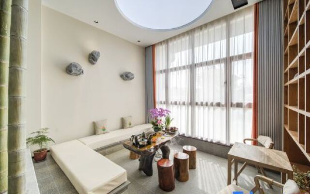 Zeyishan Homestay (Jiuhuashan Scenic Area Transfer Center)