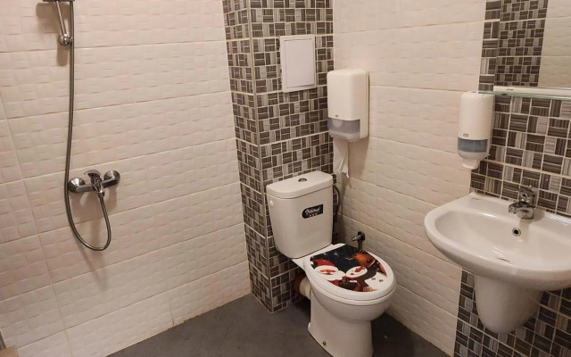 Colonel apartment 963