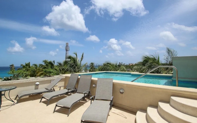 Ocean views apt with shared rooftop pool: Beacon Hill Surf by BSL Rentals