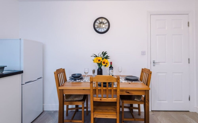 Modern Apartment Ideal for Business Sleeps 3