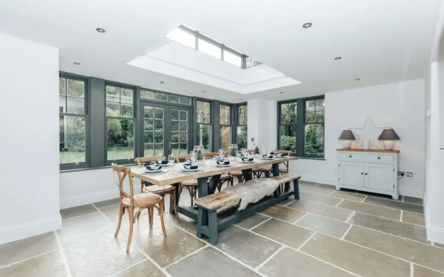 Woodvale Retreat - Sleeps 10