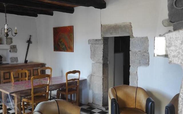 maison pierre et voûte au cœur du village
