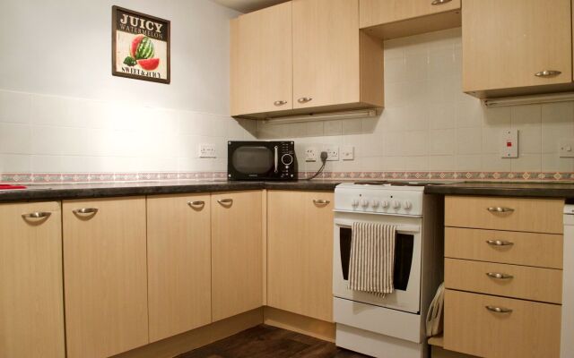 2 Bedroom Abbeyhill Apartment