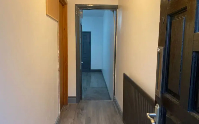 Room in Guest Room - Spacious Double Room in Stoke
