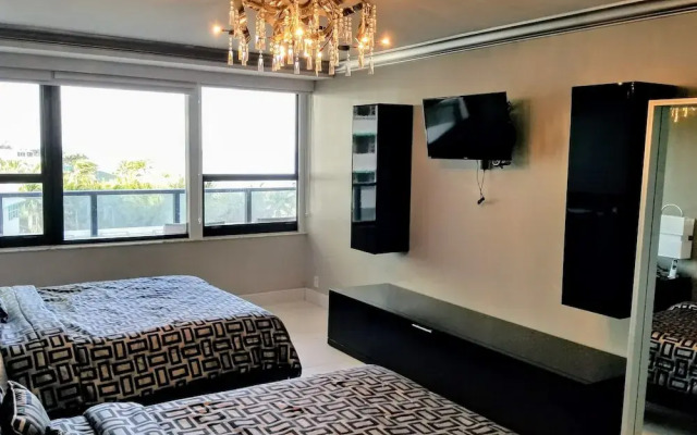 Alexander 604 3 Bedroom Apts by RedAwning