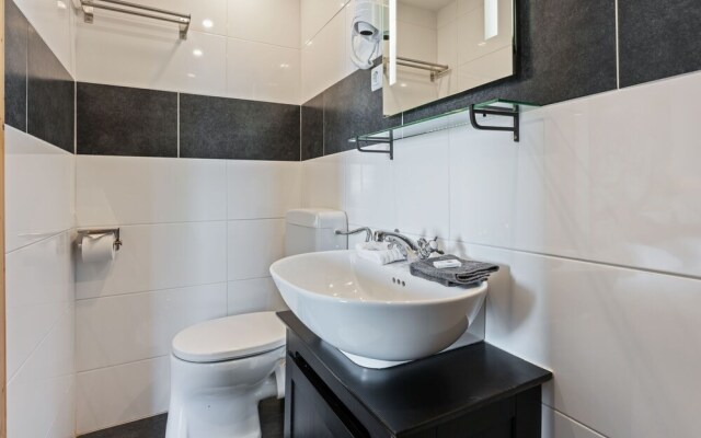Tranquil Apartment With Sauna, Fitness Room, Garden, Terrace