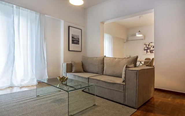 Elegant, spacious & minimalist aptm w/balcony