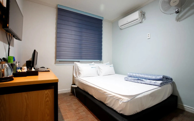 Gwangan Beach Blue Moon Motel