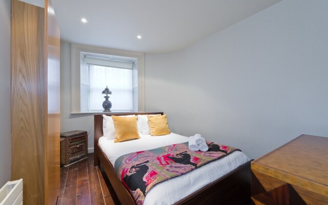 The Oscar Wilde Suite by 5STARSTAY