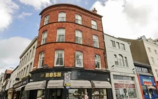 4-beds, Sleeps 8, Sea View & Pet Friendly