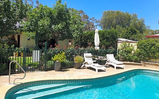Courtsidecottage Bed and Breakfast – Pool – Euroa