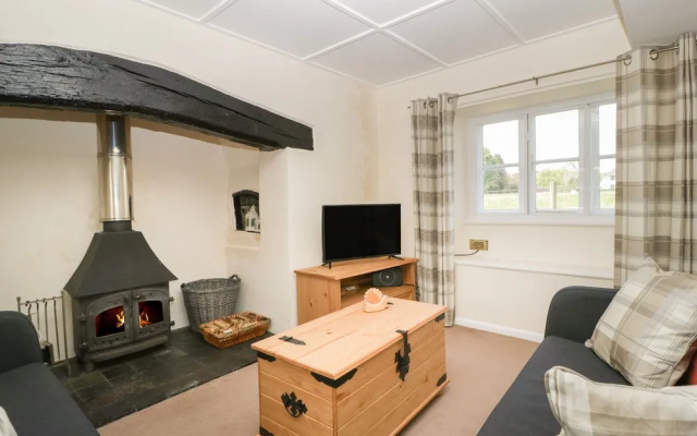 2 Court Farm
