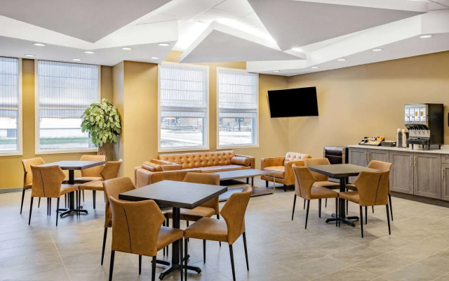 Super 8 by Wyndham Moosonee