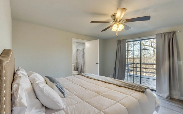 Lakefront Rogers Retreat w/ Grill & Spacious Deck