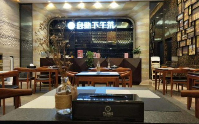Sweet Fruit Charm International Hotel (Foshan West Station Shati Airport Store)