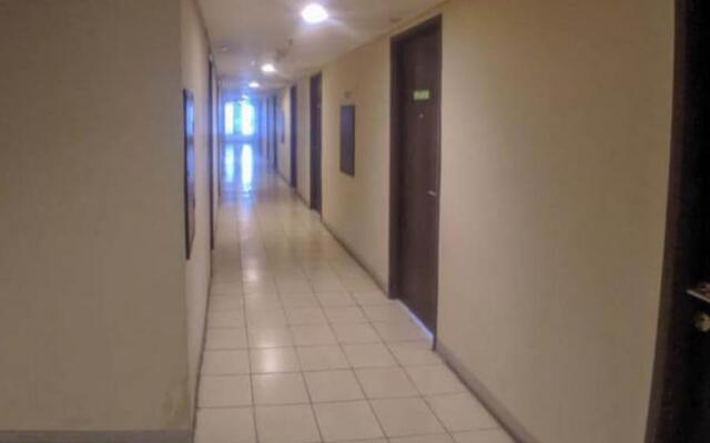 RedDoorz Apartment @ Serpong Greenview 2