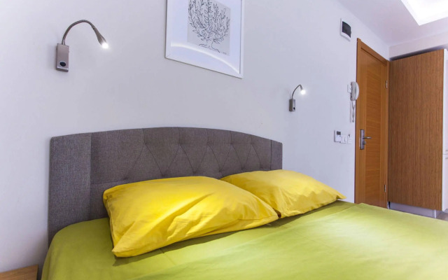 Holas Apartments