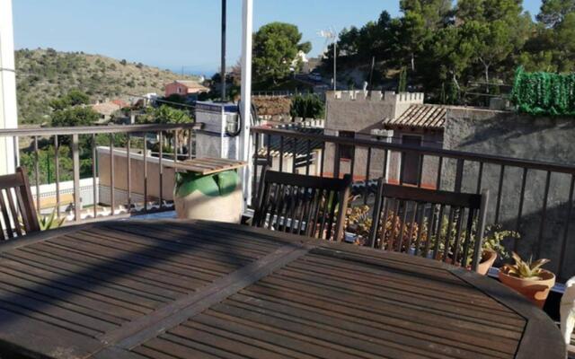 Casa con terraza/Confortable house with terrace