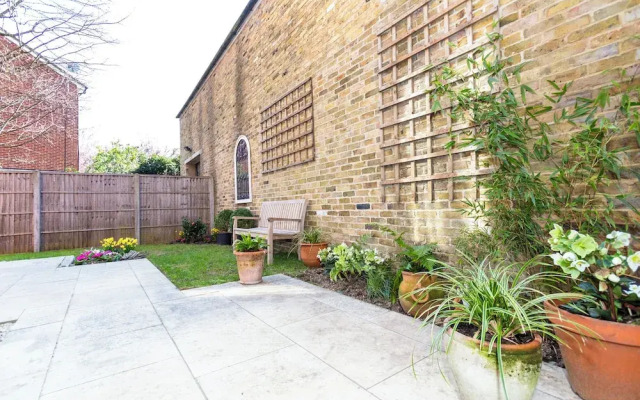 Luxurious Central Windsor Town House