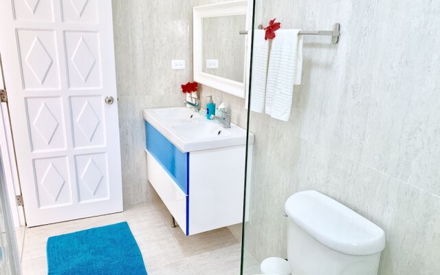 New & Modern Apartment Close to the Beach