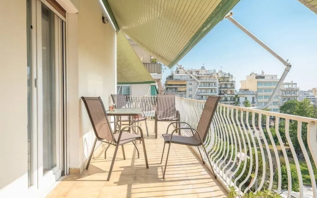 Central Flat with Cosy Sunny Terrace
