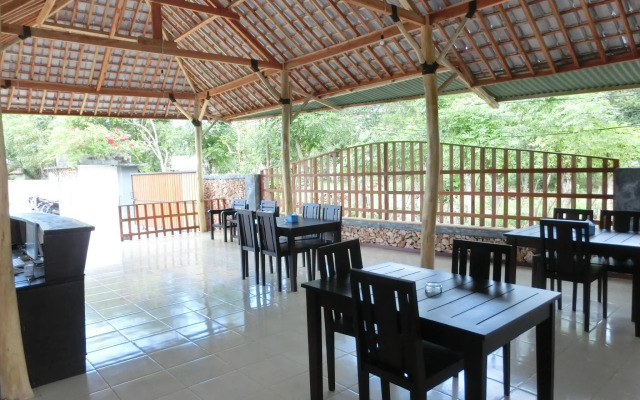 Lombok Holiday Hotel