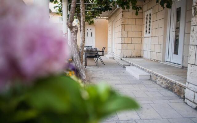 Serious Job Apartment