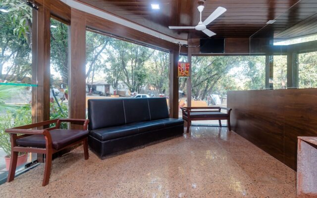 OYO 28759 Green Park Club Resort