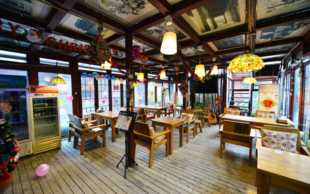 Beijing Happy Dragon Courtyard