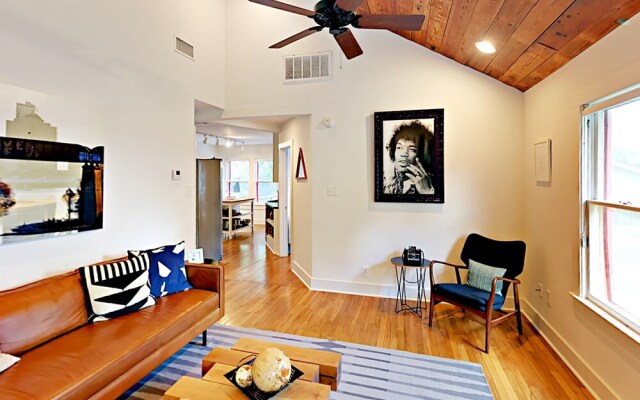 Oak-Shaded House in Bouldin - 2 Br Home
