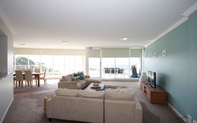 Oasis, Unit 11/5 Laman Street