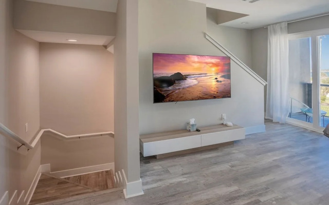 Luxury Pool Home Golf Cart