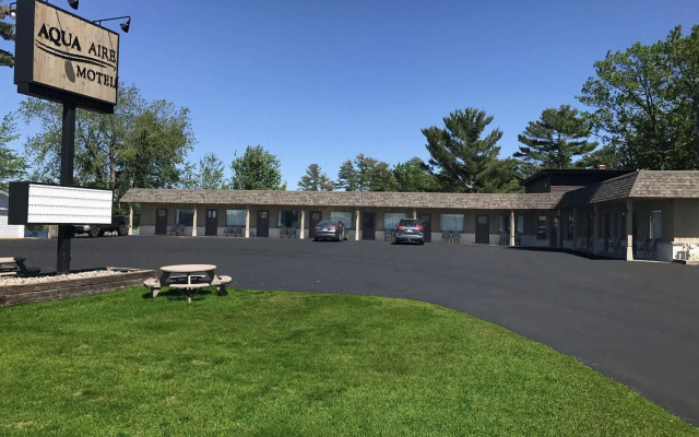 Aqua Aire Inn & Suites