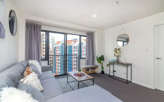 JHT - Carpark, 2 BRM Apartment, Next to Uni