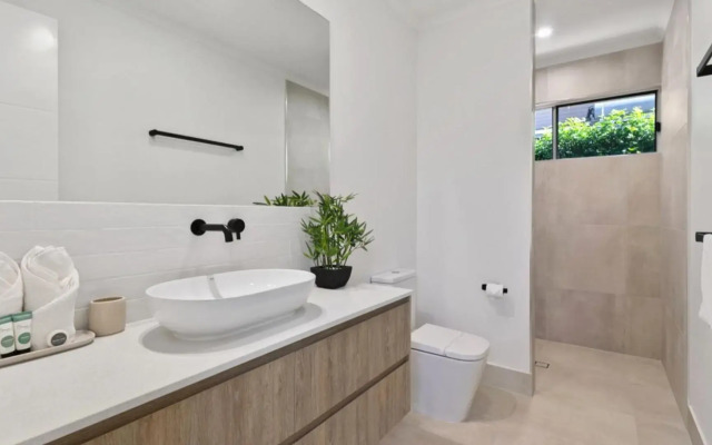 Coastal Vibes - Palm Cove