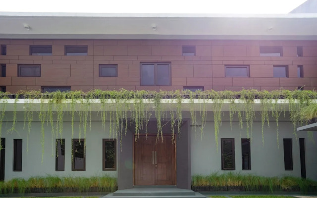 RedDoorz Plus near JIEXPO Kemayoran