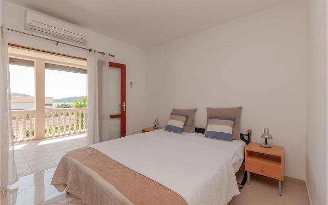 Two-Bedroom Apartment in Pirovac